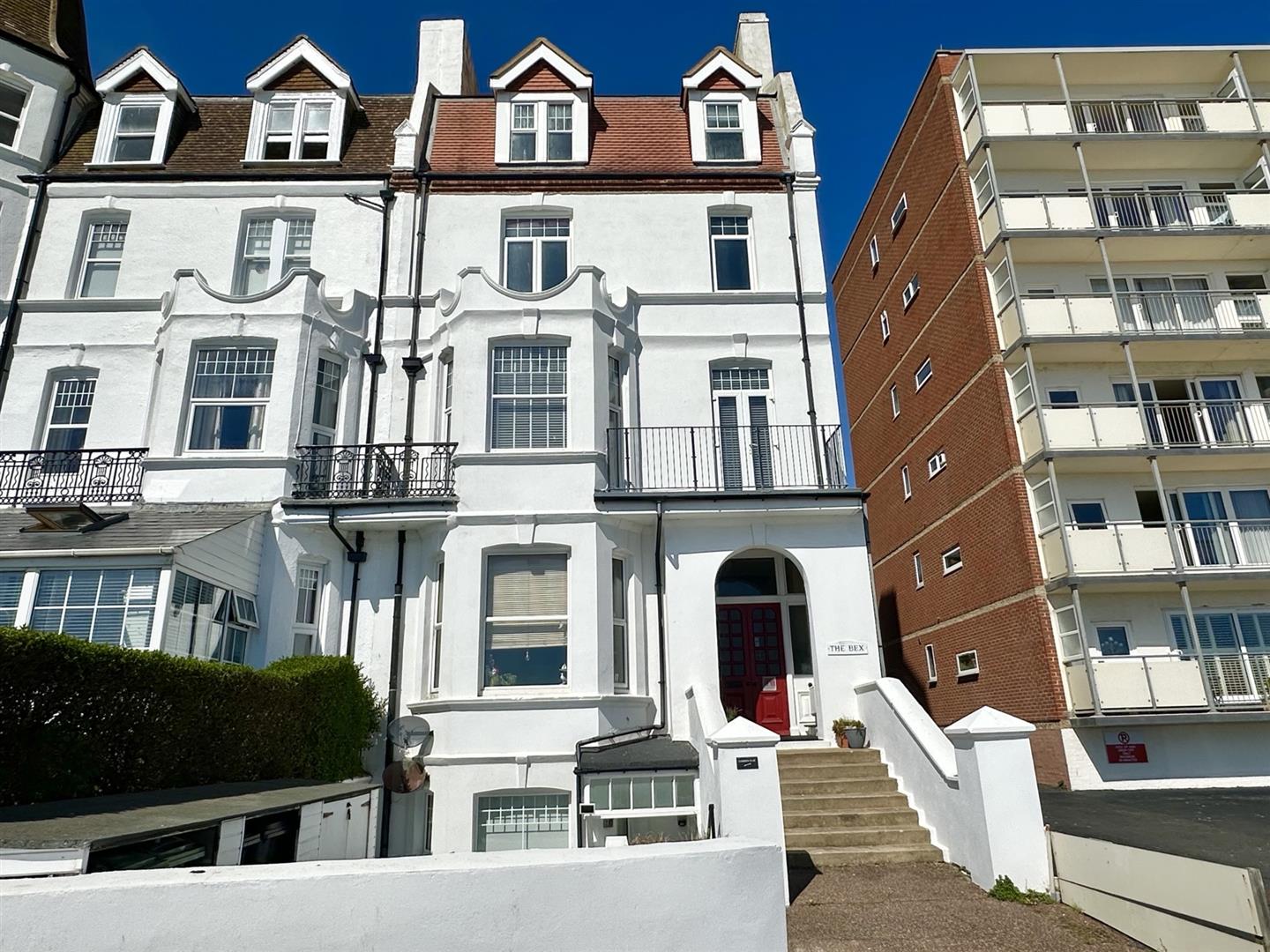 3 bed property in De La Warr Parade, Bexhill-On-Sea